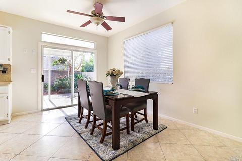 379 Bartlett Ln, Vacaville, CA 95687 photo 4