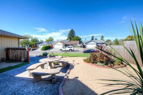 1648 Sarkesian Dr, Petaluma, CA 94954 photo 4