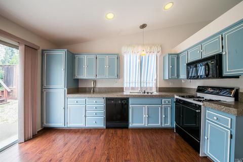 569 Leafhaven Ln, Windsor, CA 95492 photo 4