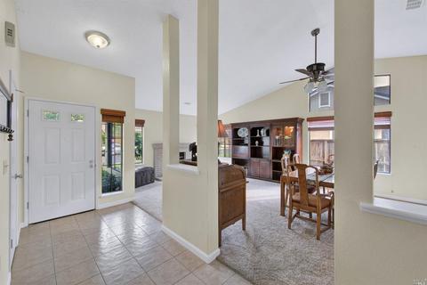 618 Hawk Dr, Vacaville, CA 95687 photo 4