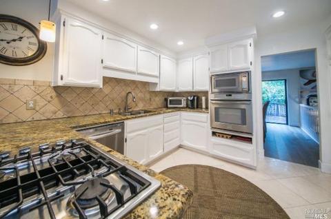 9265 Lakewood Dr, Windsor, CA 95492 photo 2