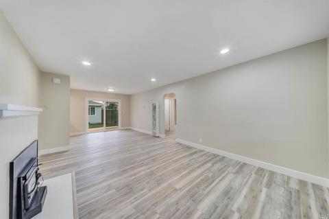 1198 Whitney Ave, Napa, CA 94559 photo 4