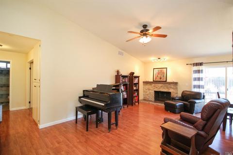 257 Edwin Dr, Vacaville, CA 95687 photo 4