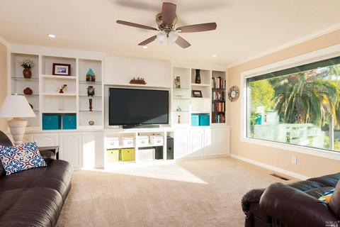 55 Taurus Dr, Novato, CA 94947 photo 3