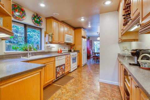 841 Dora Ave, Ukiah, CA 95482 photo 7