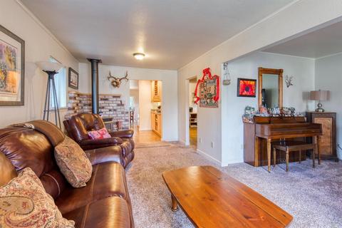 841 Dora Ave, Ukiah, CA 95482 photo 3