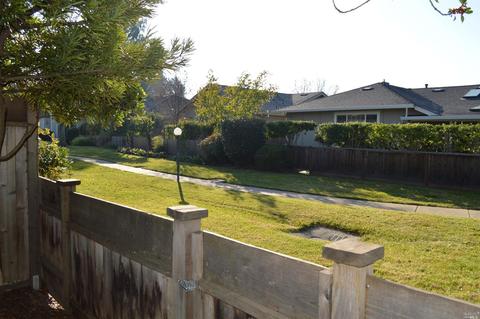 233 Vineyard Dr, Healdsburg, CA 95448 photo 12