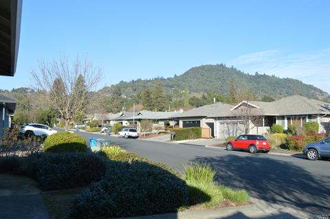 233 Vineyard Dr, Healdsburg, CA 95448 photo 3