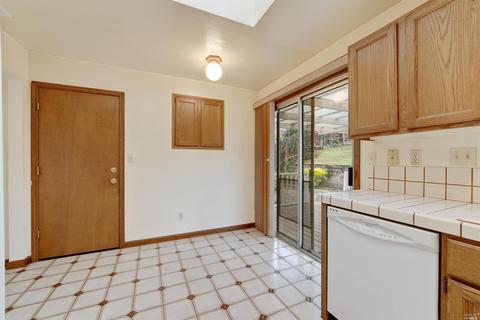 535 Del Mar Ave, Vallejo, CA 94589 photo 8