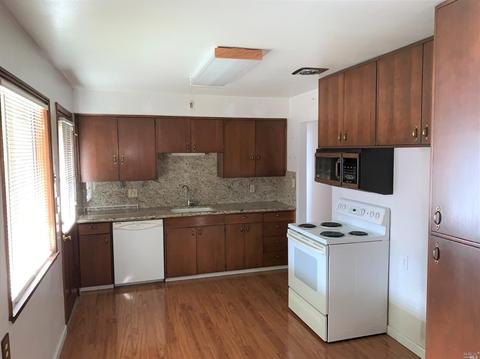 421 Elder St, Vacaville, CA 95688 photo 2