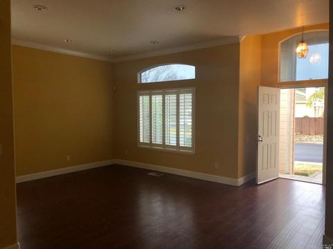 307 Alpine St, Vacaville, CA 95688 photo 2