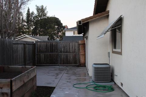 560 Silverado Cir, Fairfield, CA 94534 photo 2