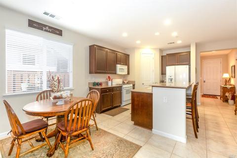 454 Cache Ct, Vacaville, CA 95688 photo 4
