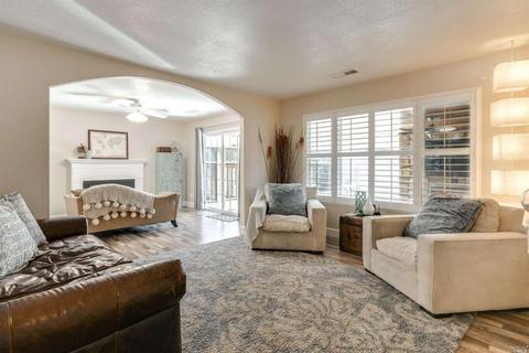 8114 Countryside Ct, Windsor, CA 95492 photo 3