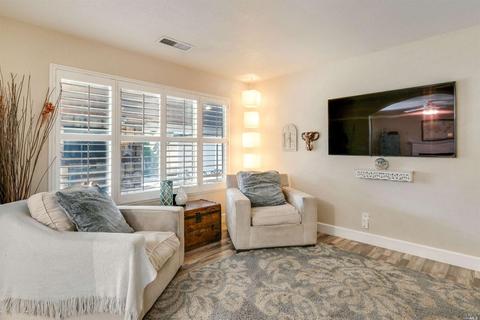 8114 Countryside Ct, Windsor, CA 95492 photo 4