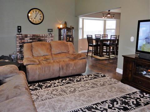 917 Ventnor Ave, Windsor, CA 95492 photo 2