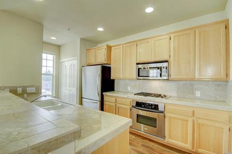 190 Johnson St, Windsor, CA 95492 photo 1