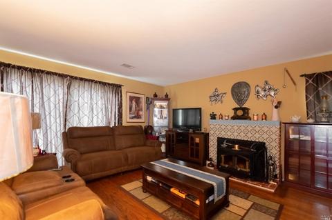 1075 Hargus Ave, Vallejo, CA 94591 photo 4