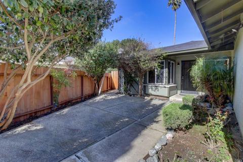 181 Guava Ct, Vallejo, CA 94589 photo 3