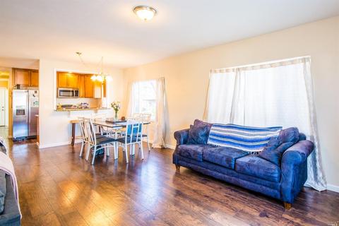 529 Nebraska St, Vallejo, CA 94590 photo 2