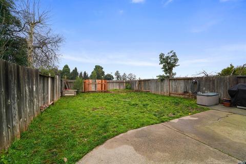 215 W Cherry St, Dixon, CA 95620 photo 21
