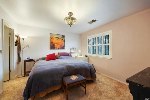 215 W Cherry St, Dixon, CA 95620 photo 3