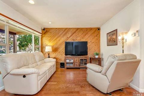 607 Bonita Ct, Vallejo, CA 94591 photo 4