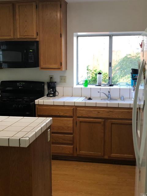 327 Regency Cir, Vacaville, CA 95687 photo 2