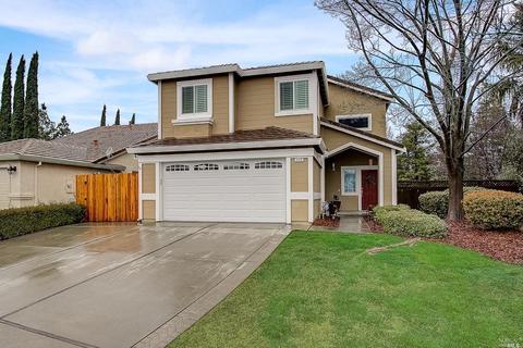 525 Edenderry Dr, Vacaville, CA 95688 photo 2