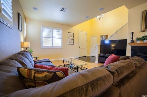 1561 Bailey Dr, Fairfield, CA 94533 photo 3