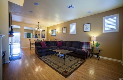 1561 Bailey Dr, Fairfield, CA 94533 photo 2