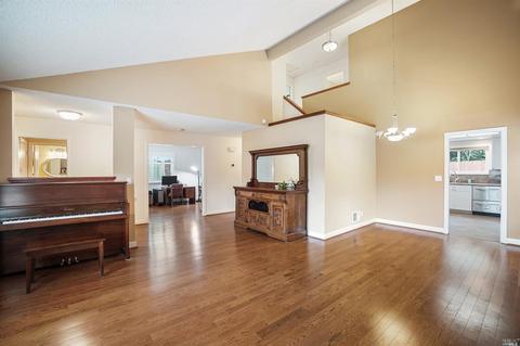 185 Daffodil Cir, Vallejo, CA 94591 photo 8