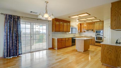 2802 Iris Ct, Fairfield, CA 94533 photo 6