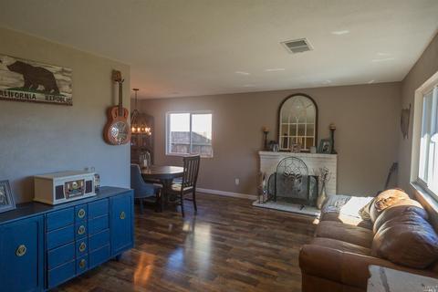 635 N Almond St, Dixon, CA 95620 photo 3