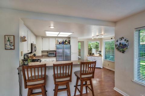 1009 Hampshire Ln, Windsor, CA 95492 photo 8