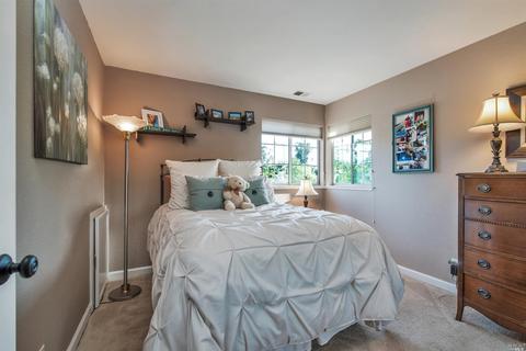 1009 Hampshire Ln, Windsor, CA 95492 photo 12