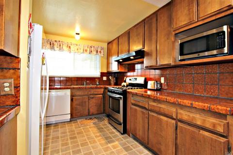 1052 Daniel Dr, Petaluma, CA 94954 photo 4