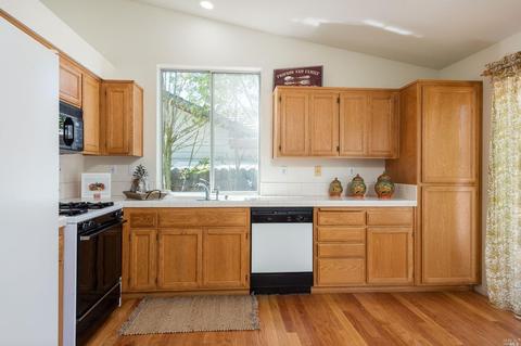 655 Leafhaven Ln, Windsor, CA 95492 photo 9