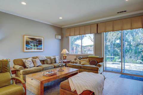 2555 Shadetree Cir, Vallejo, CA 94591 photo 3