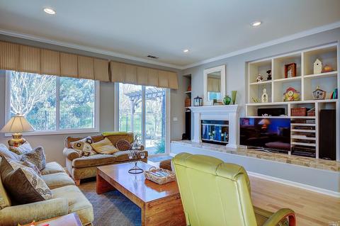 2555 Shadetree Cir, Vallejo, CA 94591 photo 4