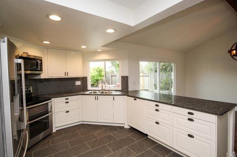 382 Arlington Cir, Fairfield, CA 94533 photo 12
