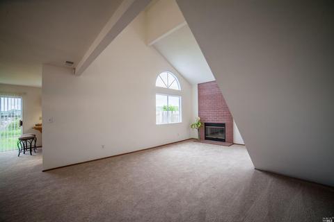 196 Crownpointe Dr, Vallejo, CA 94591 photo 4