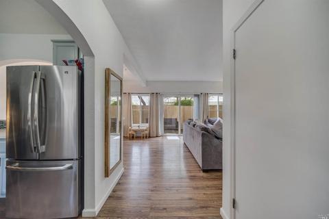2 Bridgegate Way, Napa, CA 94559 photo 3