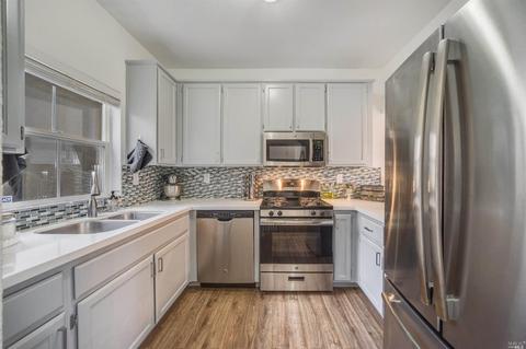 2 Bridgegate Way, Napa, CA 94559 photo 4