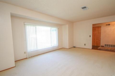 2606 Carnation Dr, Fairfield, CA 94533 photo 6