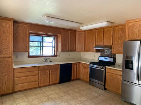 25981 Madrone Ct, Willits, CA 95490 photo 3