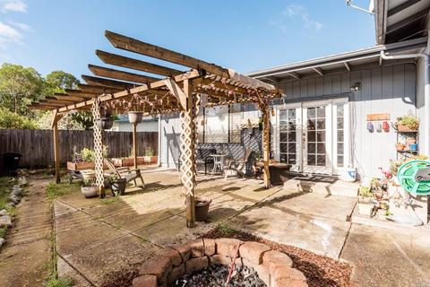 1561 Carrigan Ln, Ukiah, CA 95482 photo 1