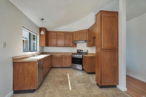 828 Bond Pl, Windsor, CA 95492 photo 7