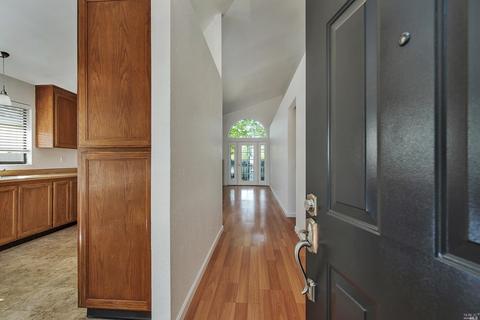 828 Bond Pl, Windsor, CA 95492 photo 5