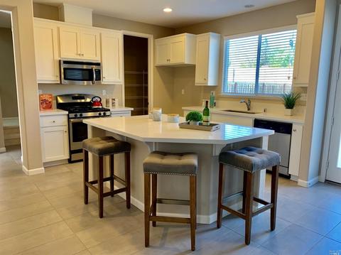 1303 Encore Dr, Fairfield, CA 94534 photo 4